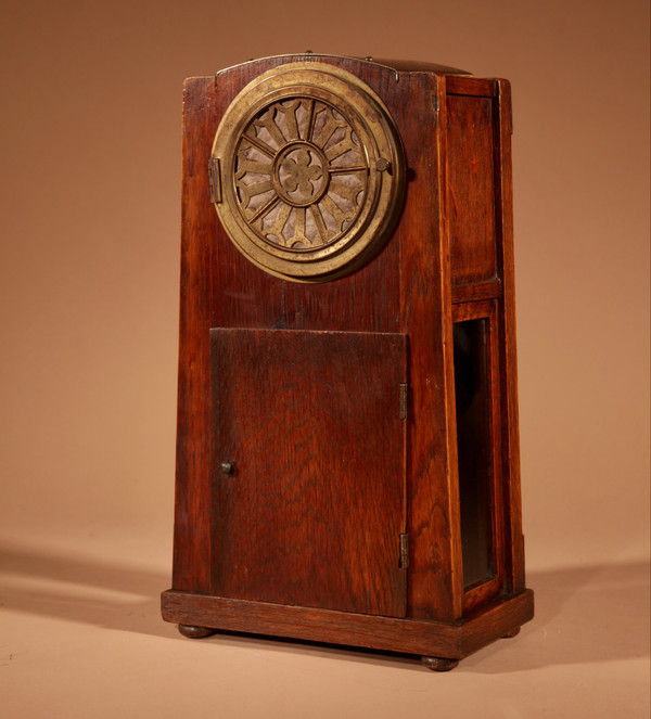 Art Nouveau/Déco Gustav Serrurier-Bovy (1858-1910) Une rare garniture d'horloge en chêne et laiton, 
