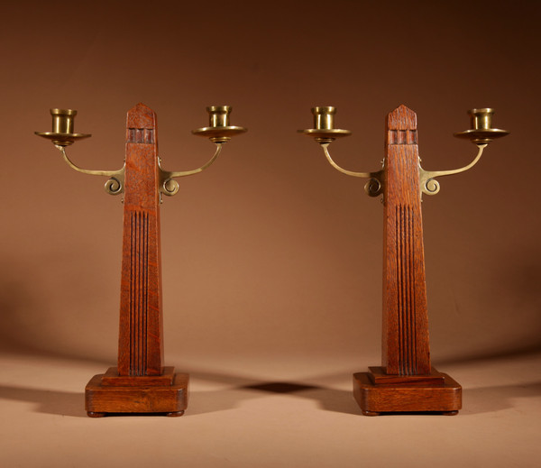 Art Nouveau/Déco Gustav Serrurier-Bovy (1858-1910) Une rare garniture d'horloge en chêne et laiton, 