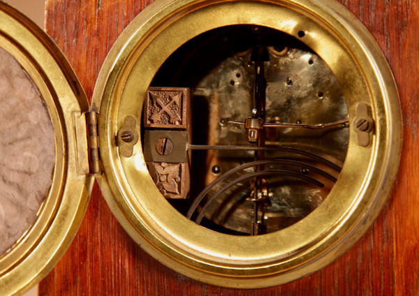 Art Nouveau/Déco Gustav Serrurier-Bovy (1858-1910) Une rare garniture d'horloge en chêne et laiton, 