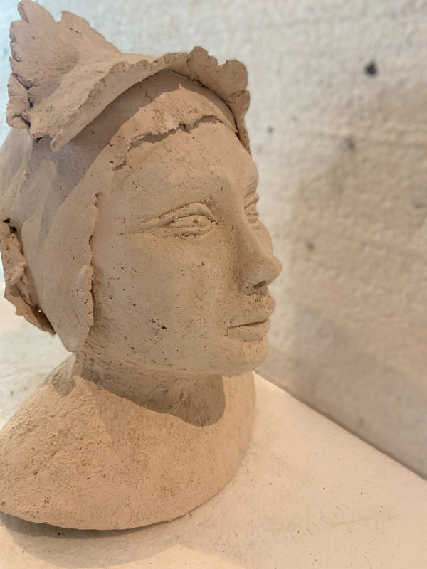 Busto femminile in terracotta bianca XX secolo