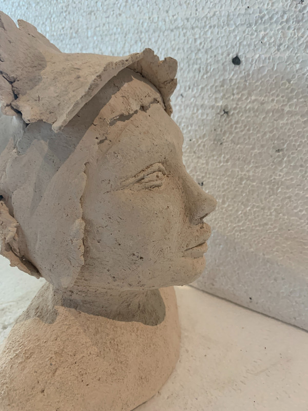 Busto femminile in terracotta bianca XX secolo