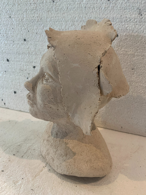 Busto femminile in terracotta bianca XX secolo