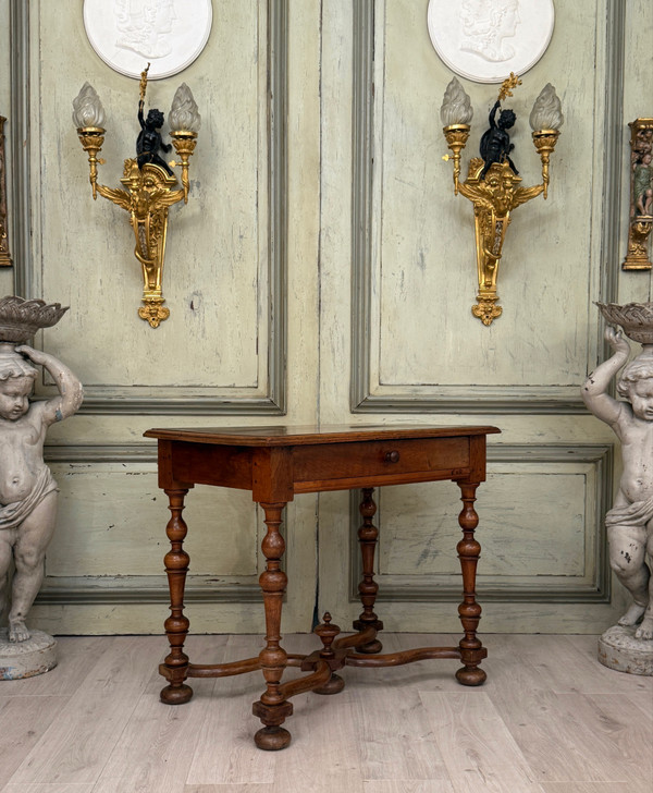Table A Ecrire En Noyer d'Epoque Louis XIV Estampille XVIIème Siecle