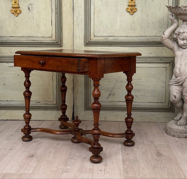 Table A Ecrire En Noyer d'Epoque Louis XIV Estampille XVIIème Siecle
