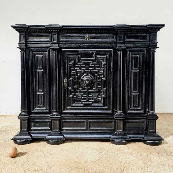 Credenza in lacca nera del XVIII secolo