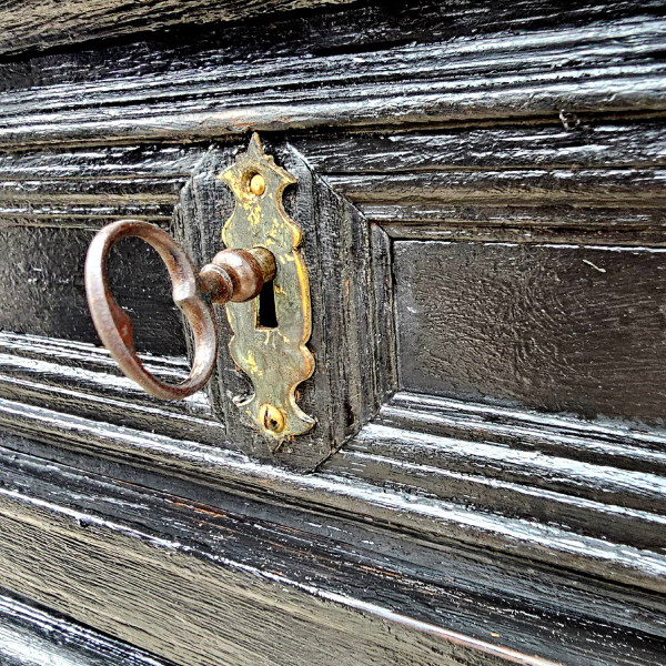 Credenza in lacca nera del XVIII secolo