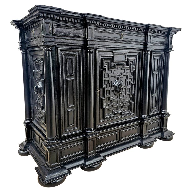 Credenza in lacca nera del XVIII secolo