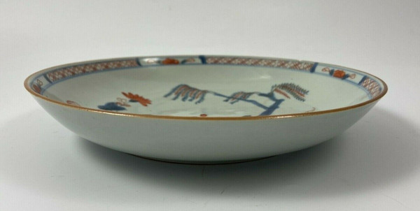 Soup plate Imari Compagnie des Indes 18th century white background gold highlights