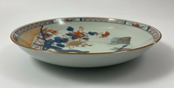 Soup plate Imari Compagnie des Indes 18th century white background gold highlights