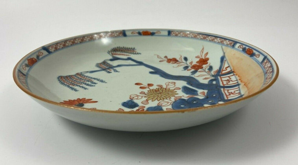 Soup plate Imari Compagnie des Indes 18th century white background gold highlights