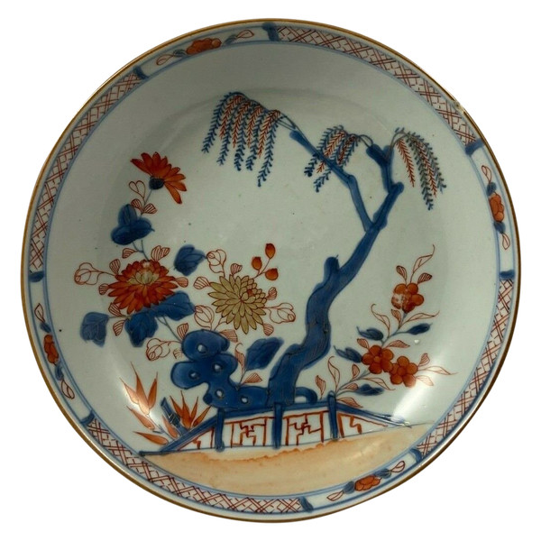 Soup plate Imari Compagnie des Indes 18th century white background gold highlights