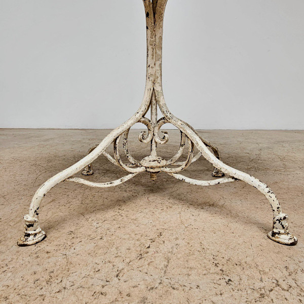 Arras model garden table