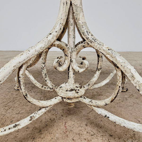 Arras model garden table