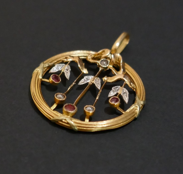Diamant-, Perlen- Und Rubinanhänger, 18 Karat Gold.