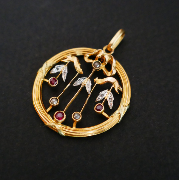 Diamant-, Perlen- Und Rubinanhänger, 18 Karat Gold.