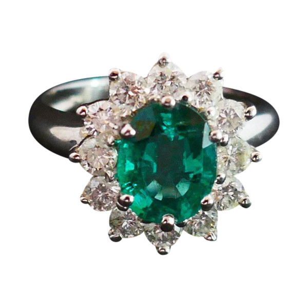 Ring Smaragd Und Diamanten. Zertifikat.