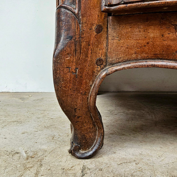 18th century walnut crossbow chest of drawers