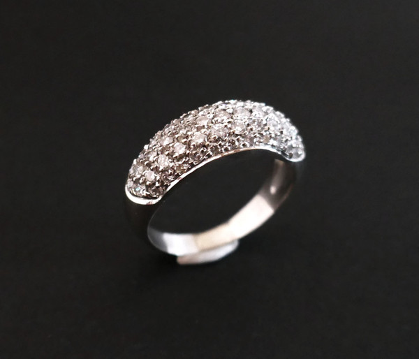 Bague Pavage Diamants, Or Blanc 18 Carats.