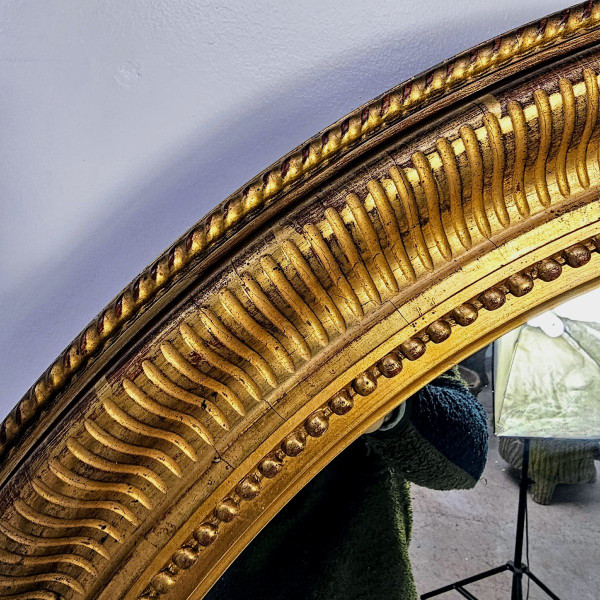 Importante specchiera ovale dorata del XIX secolo