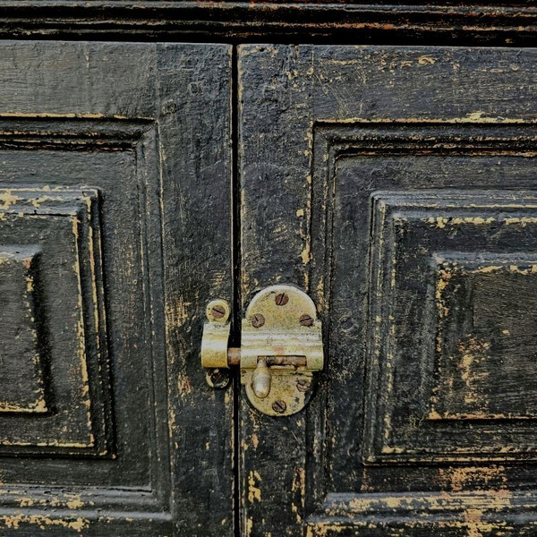 Cassettone del XIX secolo con piano in marmo