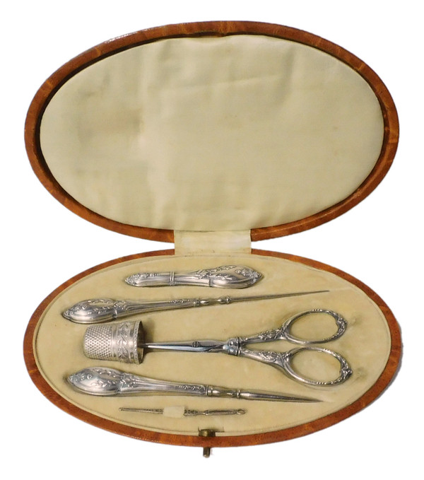 caso Nécessaire De Couture Argent Massif fin XIXe début XXe ciseaux thimble croche