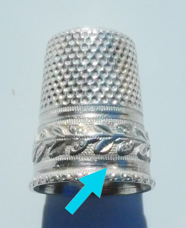 caso Nécessaire De Couture Argent Massif fin XIXe début XXe ciseaux thimble croche