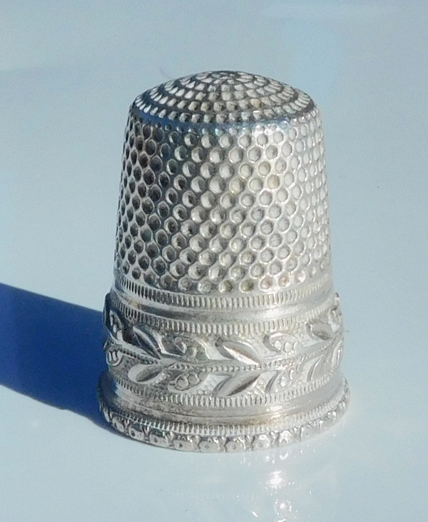 caso Nécessaire De Couture Argent Massif fin XIXe début XXe ciseaux thimble croche