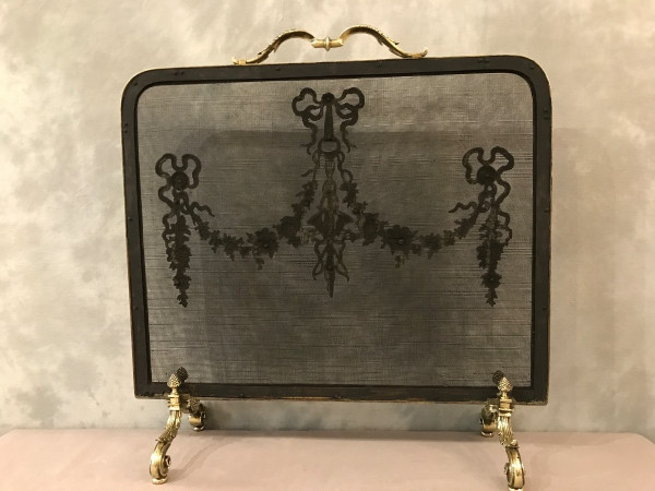 Beautiful Louis XVI style bronze fireplace screen from the 19th century.