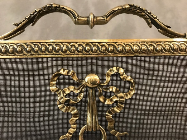 Beautiful Louis XVI style bronze fireplace screen from the 19th century.