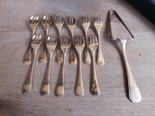 A set of silver-plated América Christofle cake servers
