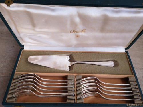 A set of silver-plated América Christofle cake servers