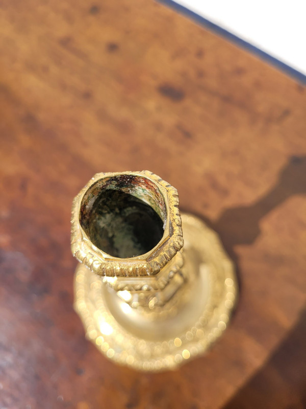 Coppia di candelieri al mercurio in bronzo dorato, XIX secolo