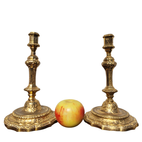 Coppia di candelieri al mercurio in bronzo dorato, XIX secolo