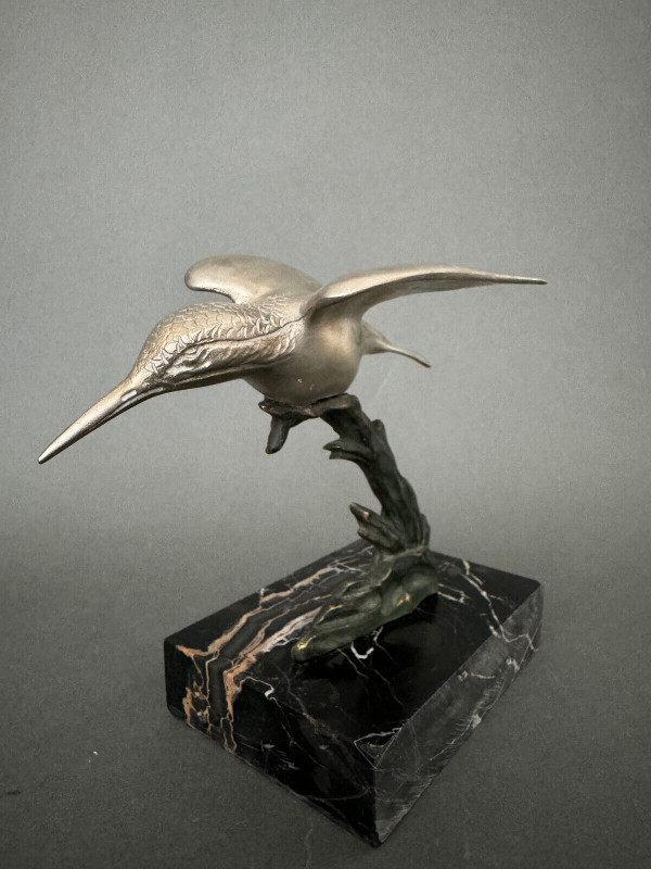 1930 Art Deco scultura in bronzo argentato Kingfisher con doppia patina