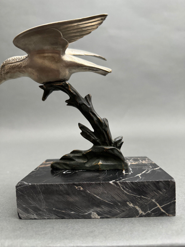 1930 Art Deco scultura in bronzo argentato Kingfisher con doppia patina