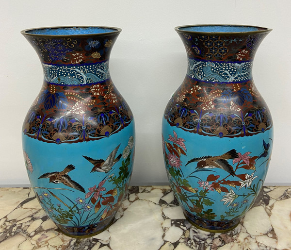 Paire de vases en émail cloisonné Japon XIXème.
