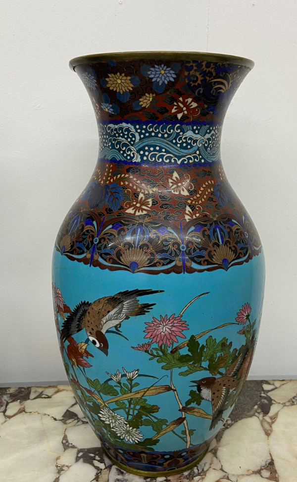 Paire de vases en émail cloisonné Japon XIXème.