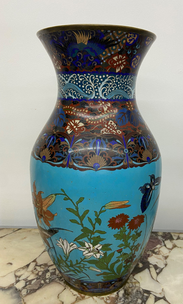 Paire de vases en émail cloisonné Japon XIXème.