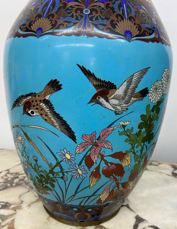 Paire de vases en émail cloisonné Japon XIXème.