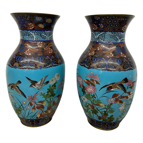 Paire de vases en émail cloisonné Japon XIXème.