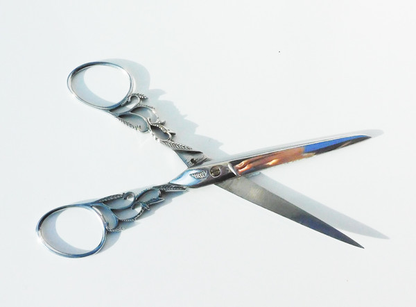 Pair De Ciseaux De Lingère Couture Signée Dentelle d'Acier Art Nouveau fin XIXe Début XXe
