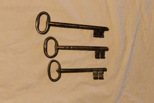 Collection de 16 clés en fer forgé allant de la Haute Epoque au 18ème siècle 