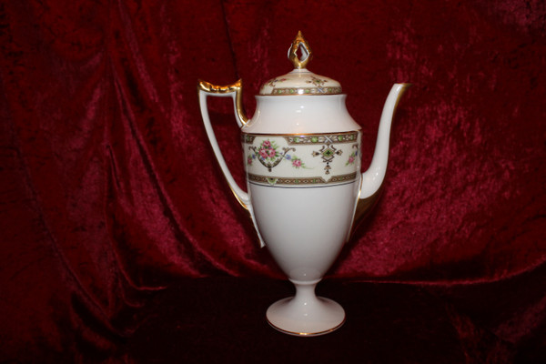 Limoges porcelain tea service with floral design, early 20th century, perfect condition