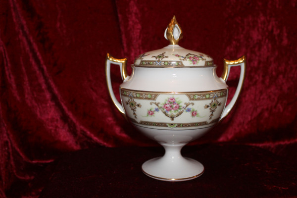 Limoges porcelain tea service with floral design, early 20th century, perfect condition