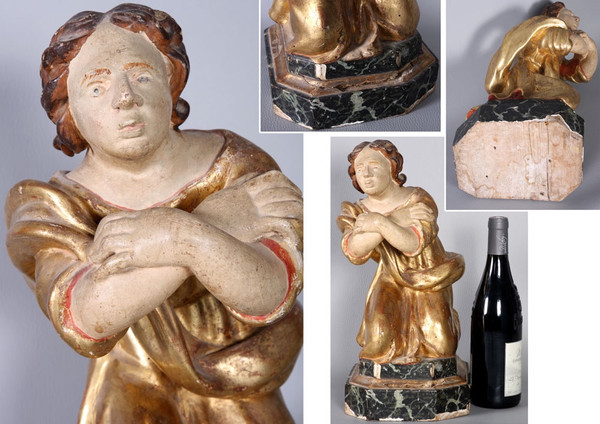 Grande sculpture en bois doré du 18 ème siècle, Saint agenouillé