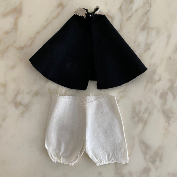 Salt worker's outfit for doll from the early 20th century in fabric and felt