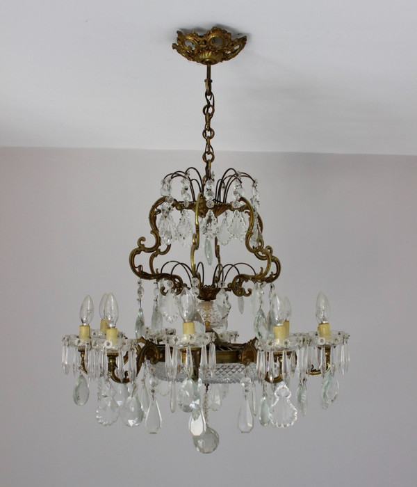Kronleuchter mit Quasten und Bronze, Kristallbecher im Louis XV-Stil 