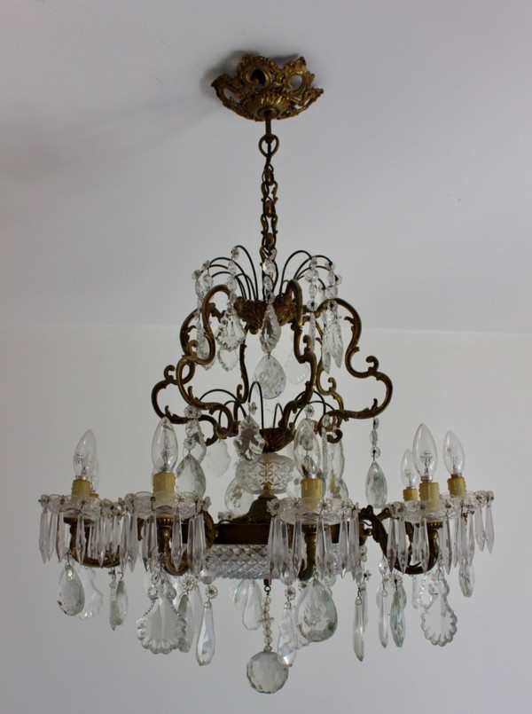 Kronleuchter mit Quasten und Bronze, Kristallbecher im Louis XV-Stil 