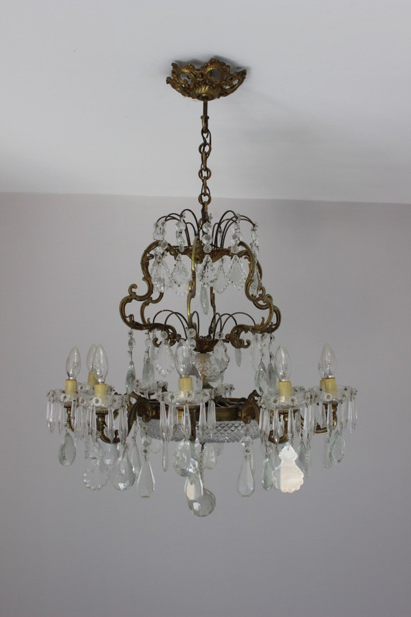 Kronleuchter mit Quasten und Bronze, Kristallbecher im Louis XV-Stil 