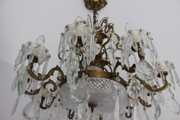 Kronleuchter mit Quasten und Bronze, Kristallbecher im Louis XV-Stil 